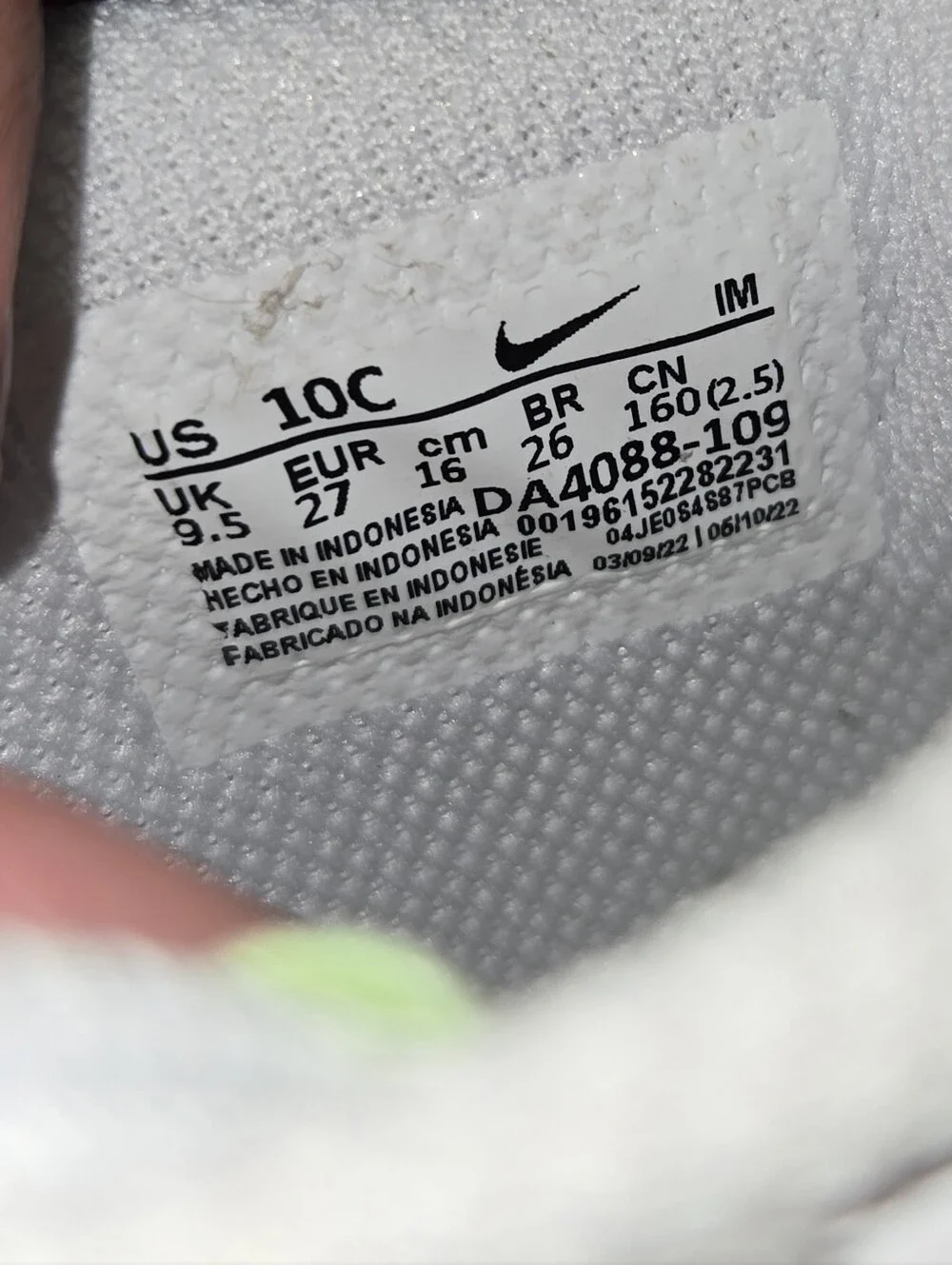 White Nike Blazer Mid '77 sneakers Size 10c Toddler